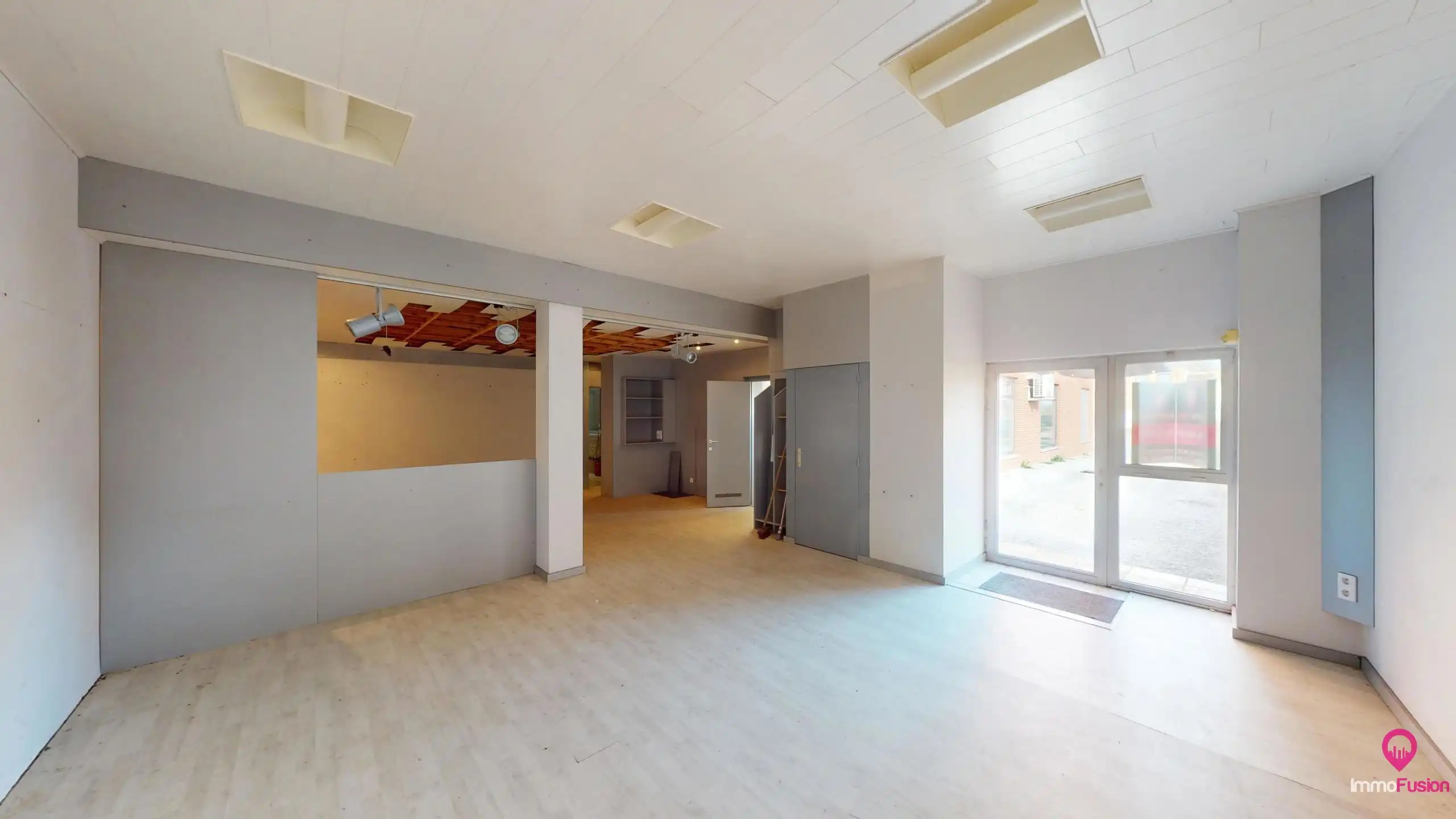 Uitstekend bereikbaar pand met magazijn, bureaus + app! foto 3