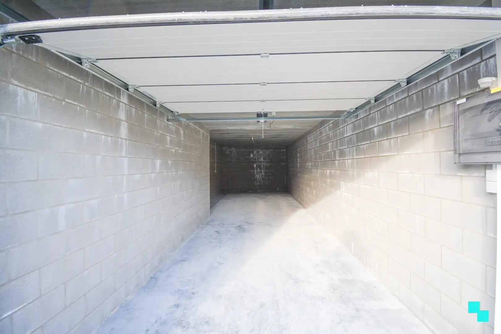 Recente dubbele garagebox te huur in Houthulst foto 7