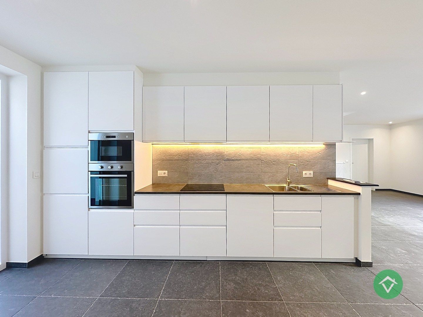 Volledig gerenoveerd gelijkvloers appartement in nostalgische ligging – De Mokker, Koekelare foto 6