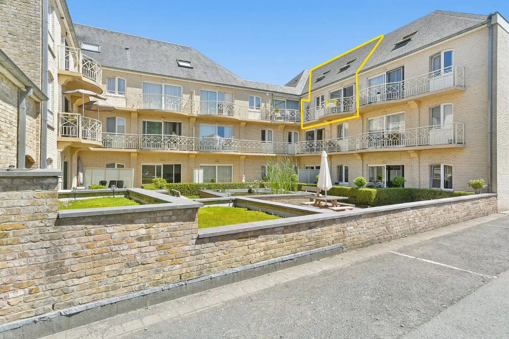 Duplex-appartement in rustige residentie met twee slaapkamers en terras foto 18