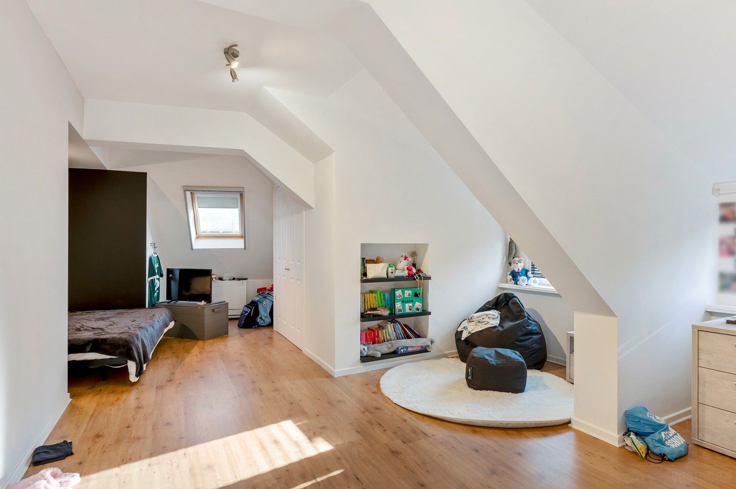 Prachtige en ruime villa met mogelijk zes slaapkamers gelegen op een toplocatie. foto 29