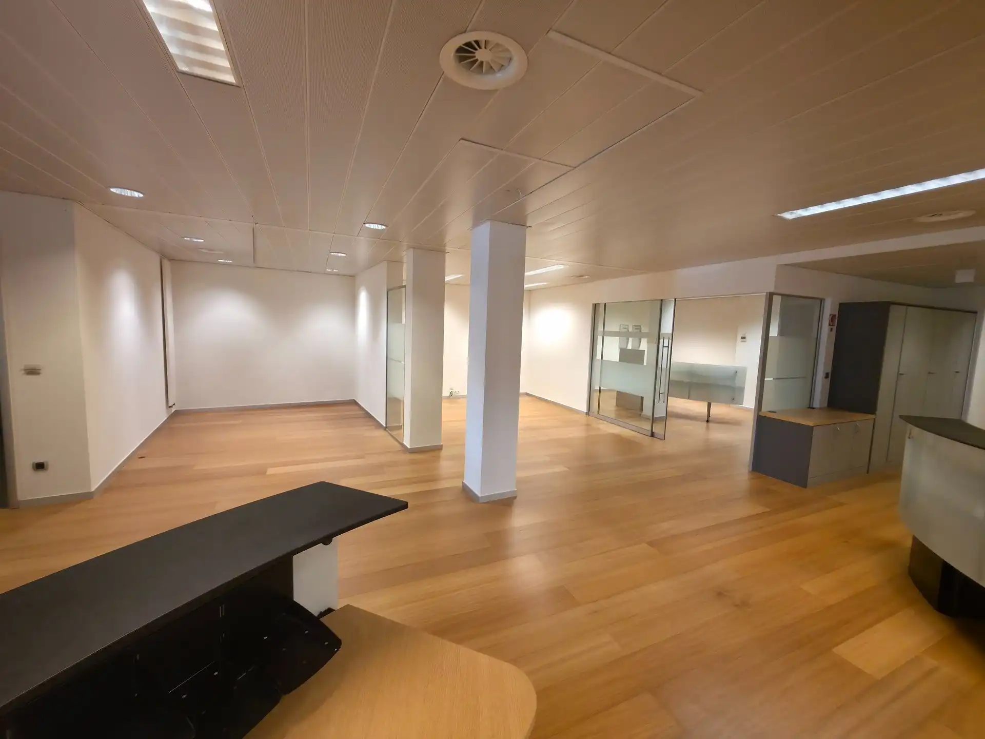 Handelspand/kantoor van 372m² in het hart van Denderhoutem foto 3