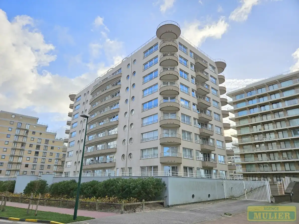 Garage te koop foto {{pictureIndex}}