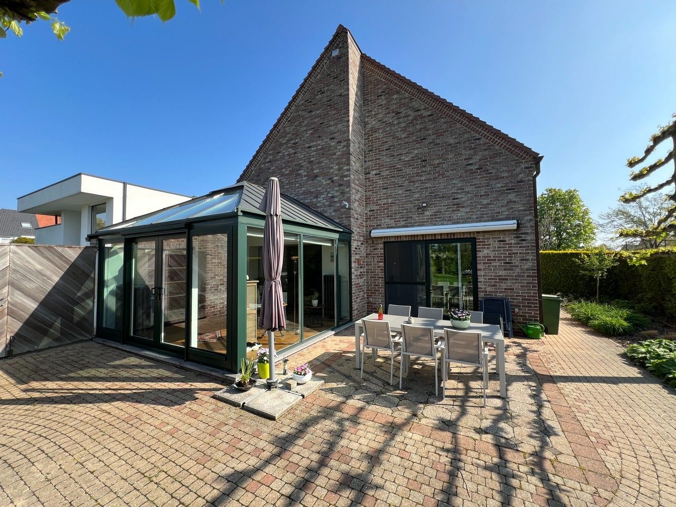 Luxueus gelijkvloers appartement met 3 slaapkamers, tuin en garage foto 20
