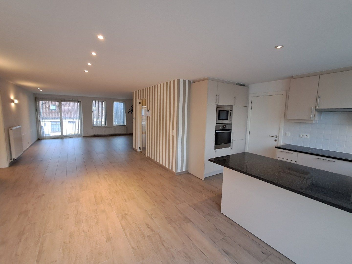 Ruim appartement met prachtig terras te Sijsele! foto 5