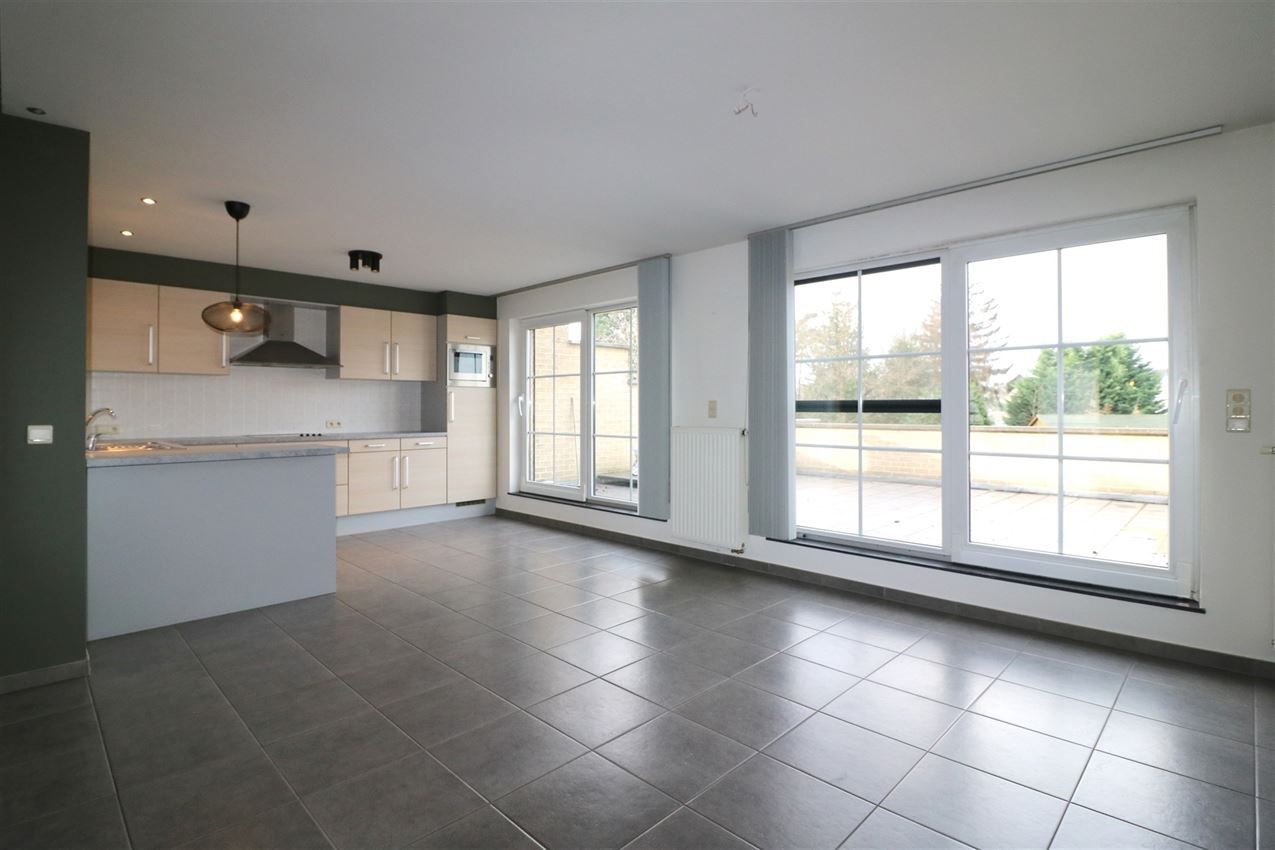 Duplex met groot terras, twee slpk en afgesloten garage foto 10