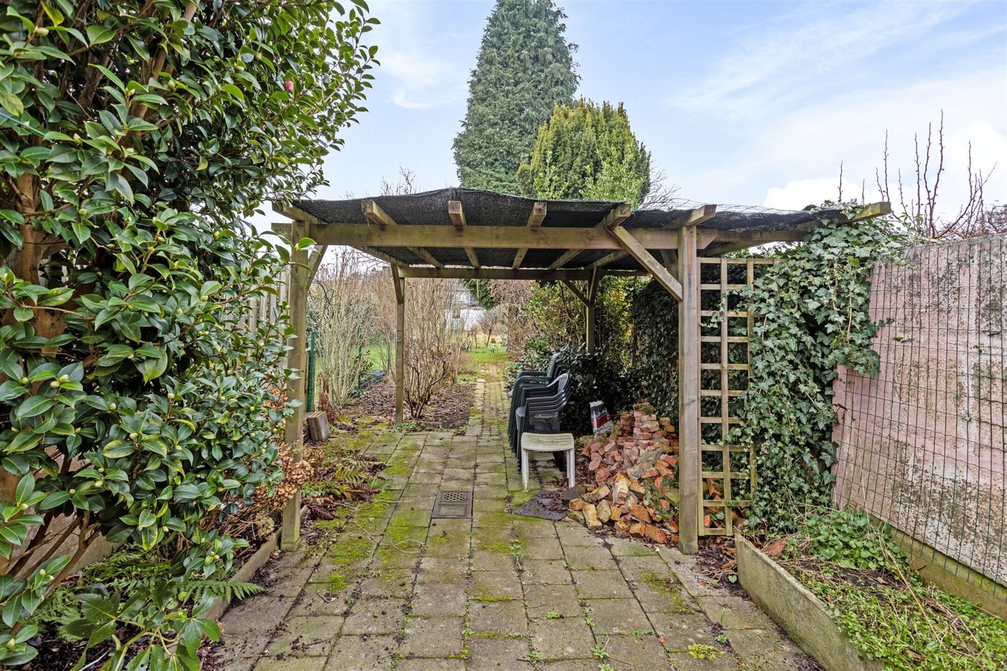 Te renoveren huis met tuin (266m²) grens Hove Mortsel foto 12