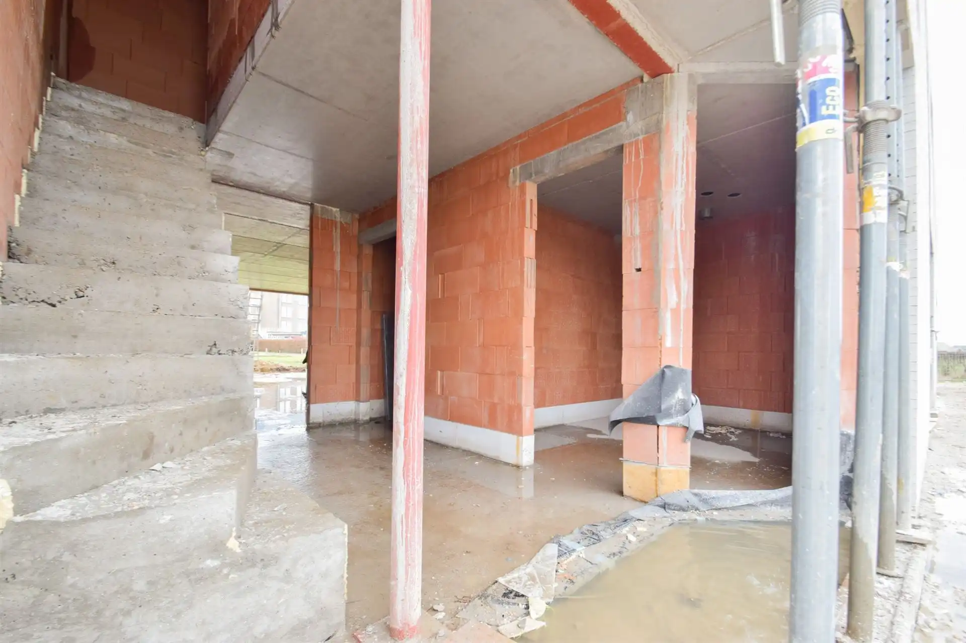 Nieuwbouwwoning met tuin & parking in een doodlopende straat foto 5