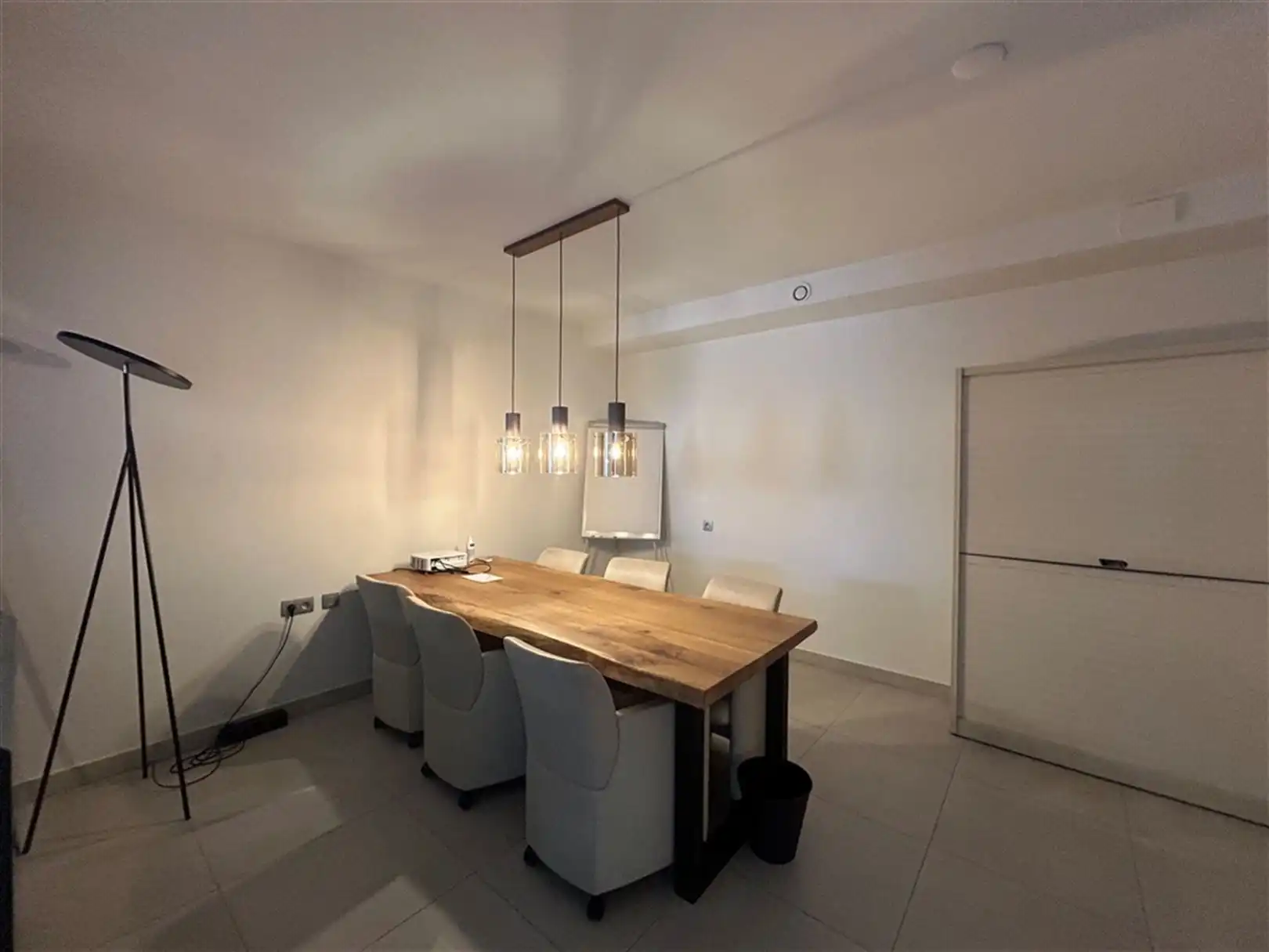 Kantoorgebouw foto 8