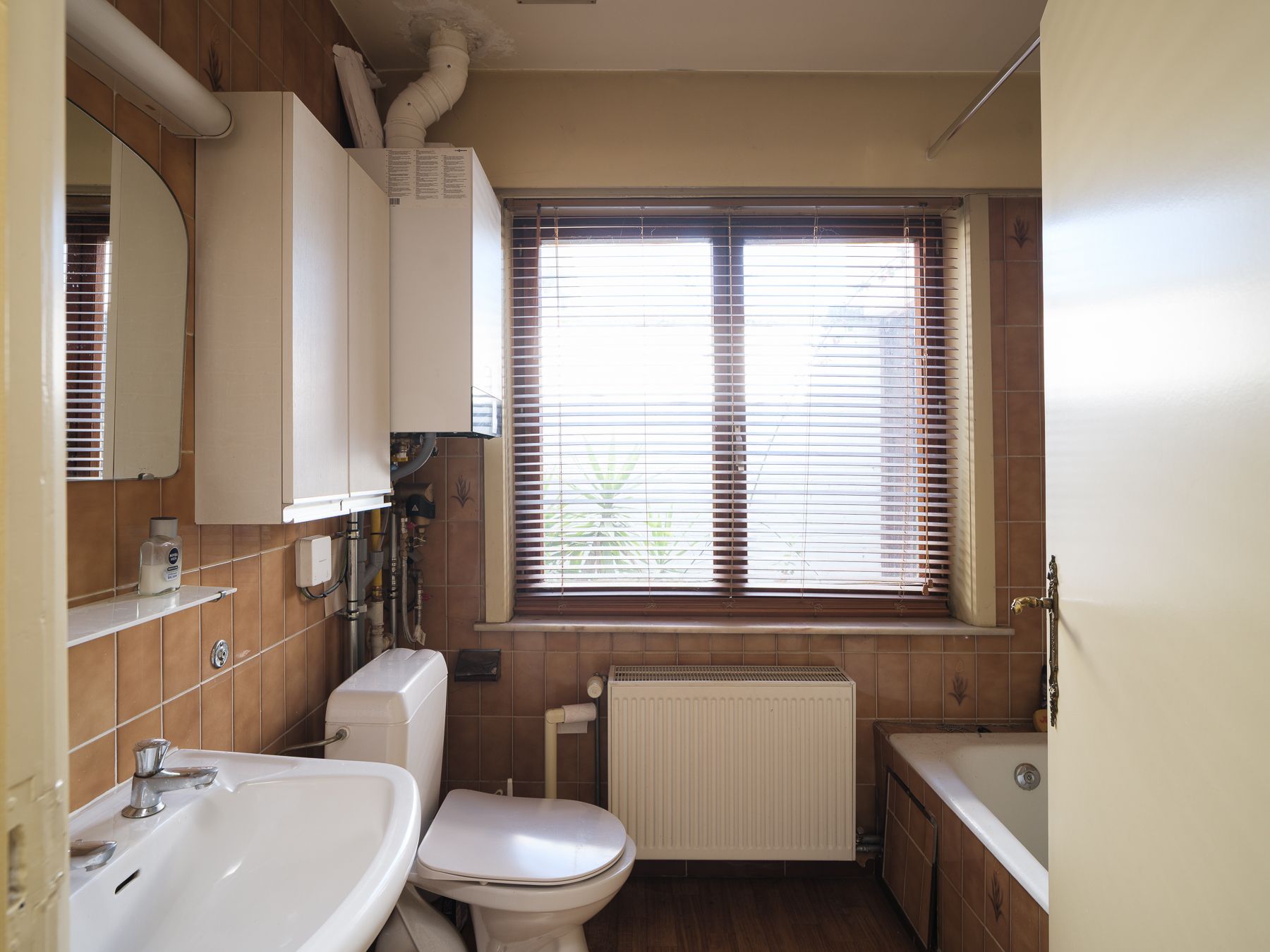 Lichtrijk duplex-appartement met potentieel foto 13