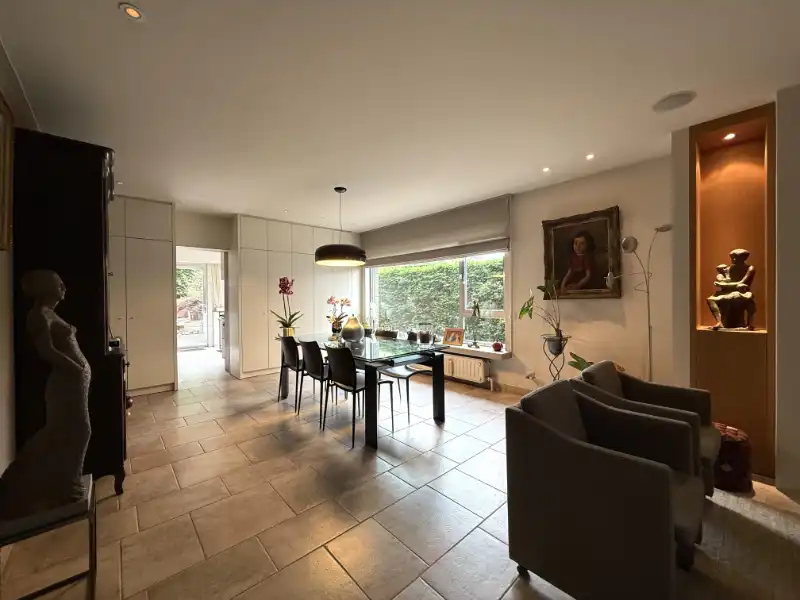 Ruime woning met kantoor en prachtige tuin op toplocatie foto 12