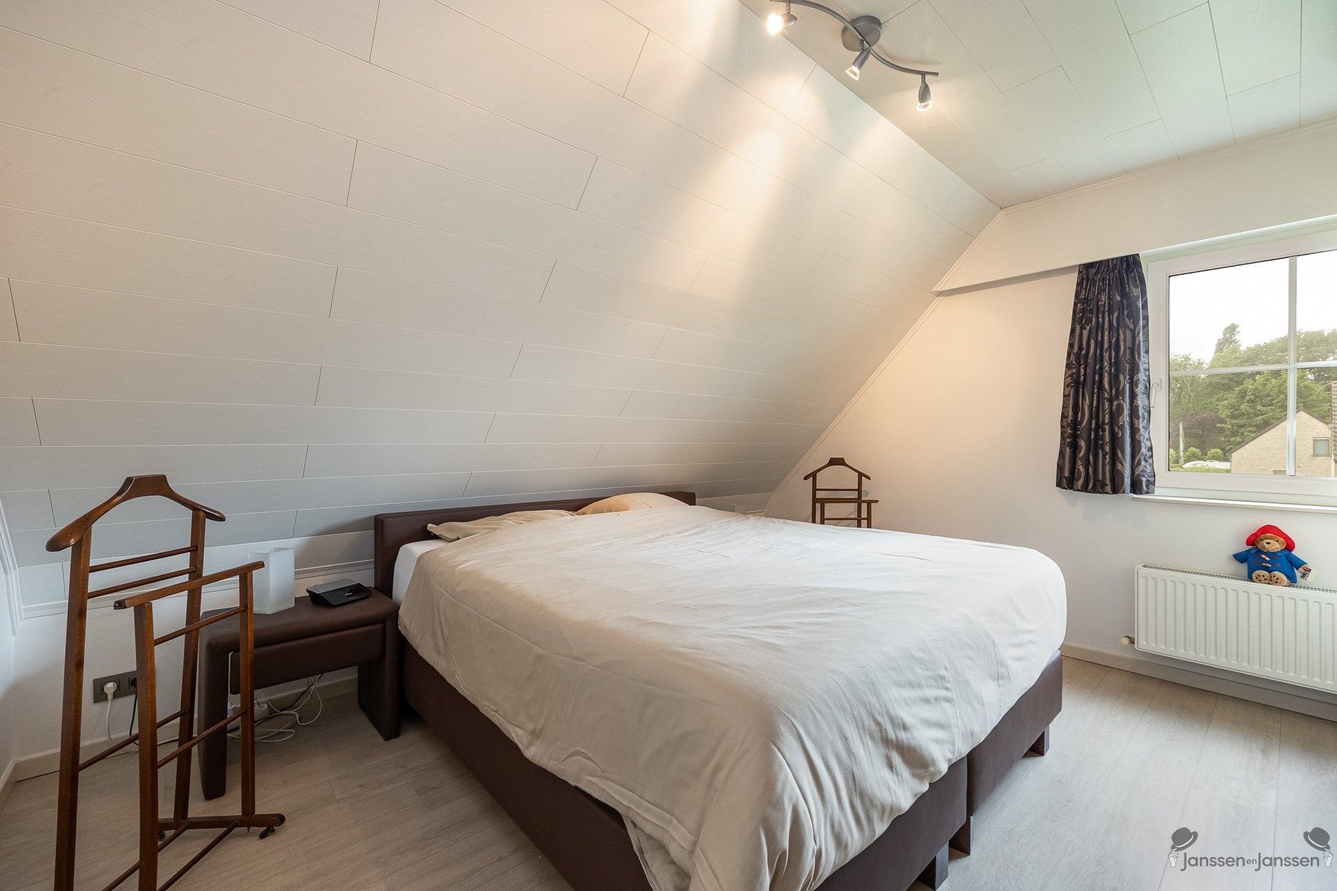 Instapklare woning met vier slaapkamers op een ruim perceel van 659m². foto 18