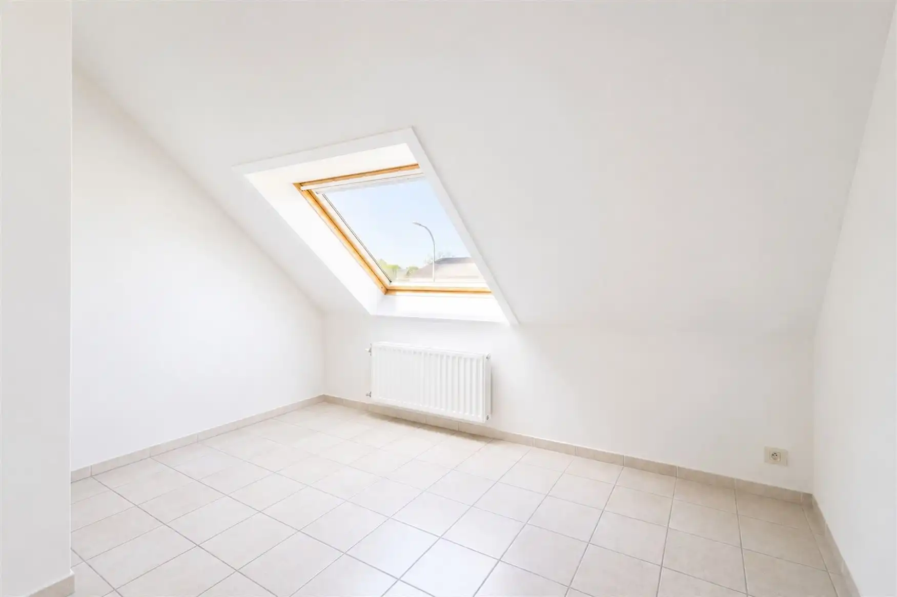 Ruime woning met zuidgerichte tuin en open zicht. foto 14