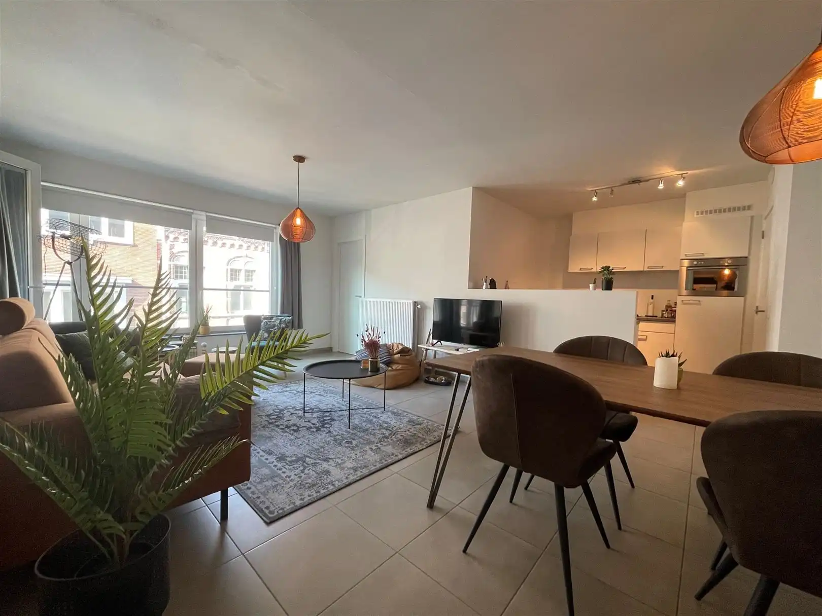 Centraal  gelegen appartement met autostaanplaats foto 12