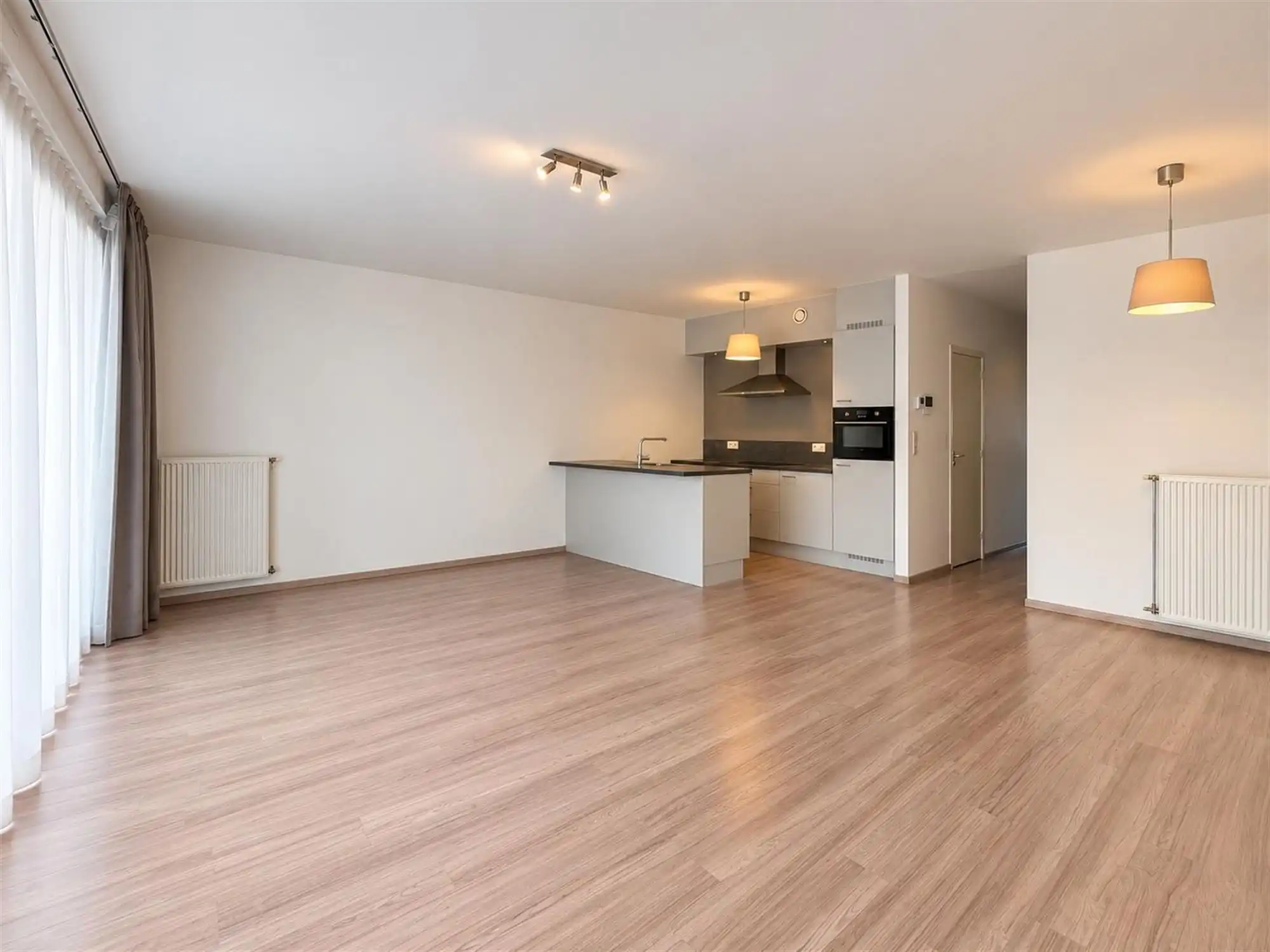 Prachtig appartement met twee slaapkamers en terras te huur in centrum Wilrijk foto 2