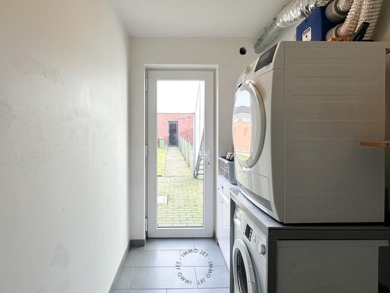 Instapklaar gelijkvloers appartement met tuin en garage in centrum Beveren foto 9