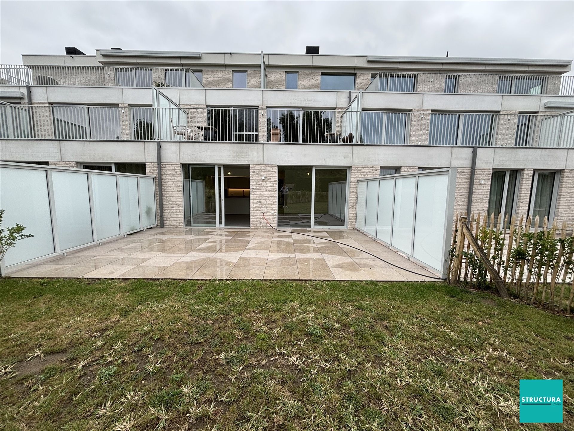 Ruim nieuwbouw appartement met tuin en staanplaats foto 20