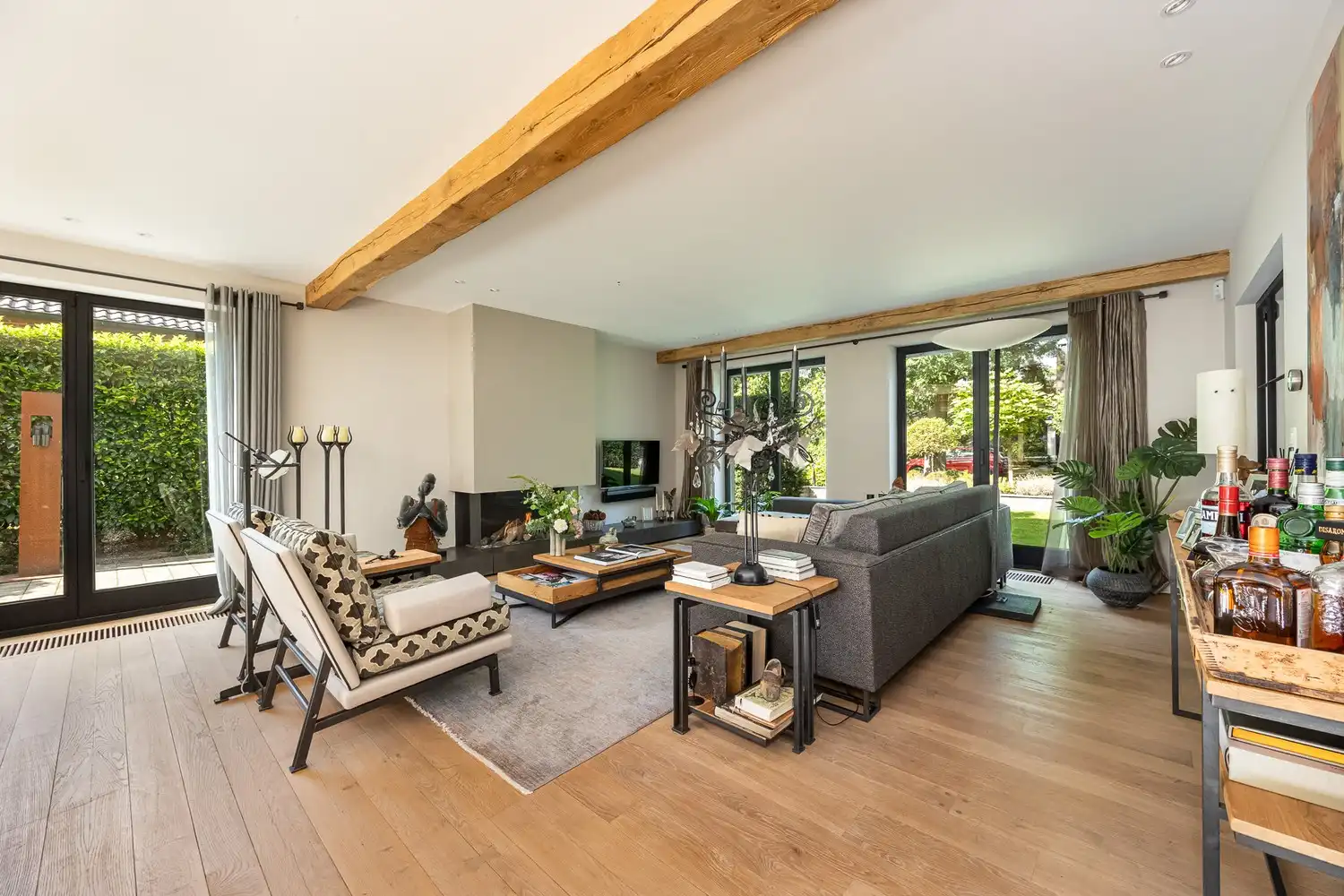 Modern gerenoveerde villa in doodlopende straat foto 27