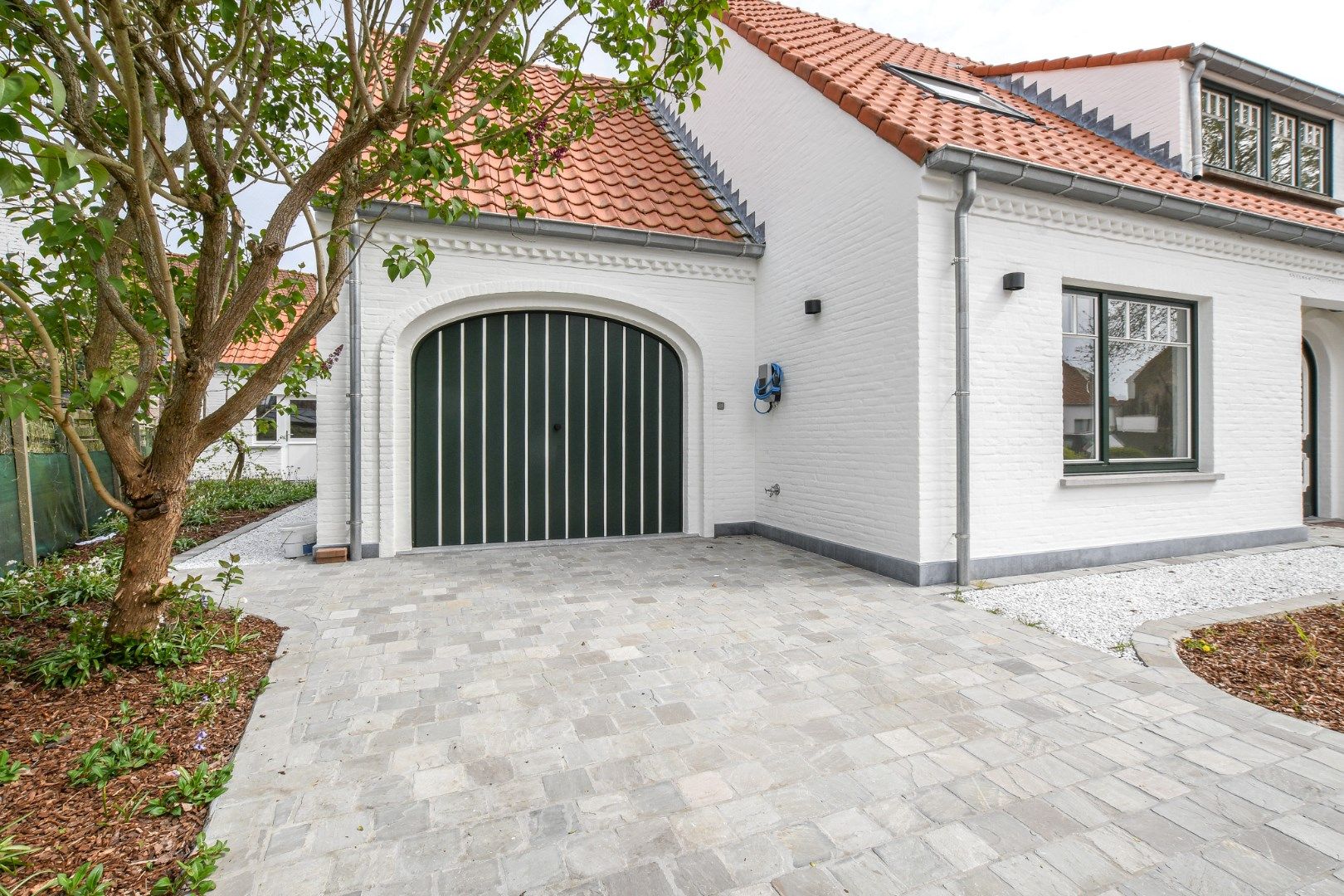 Prachtige gerenoveerde villa in het hart van Lissewege – wonen in stijl en comfort! foto 3