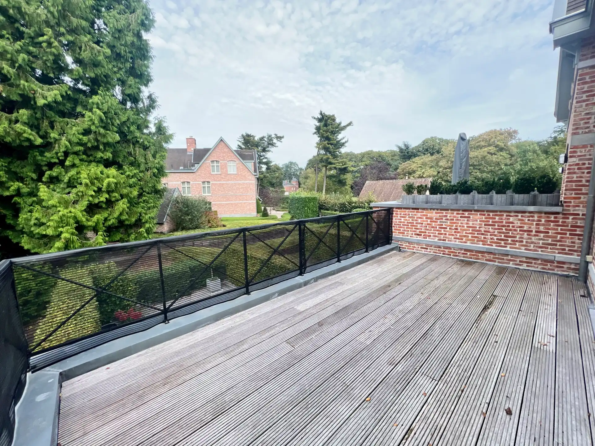 Rustig gelegen appartement met terras en groen uitzicht foto 8