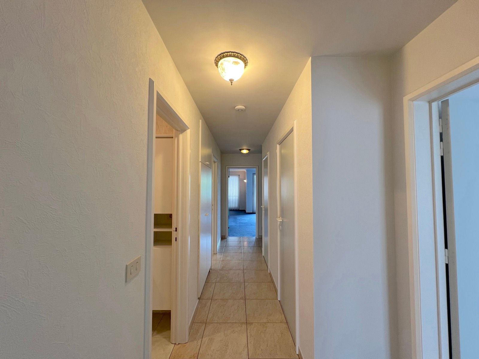 Ruim appartement met 2 slaapkamers, terras en garage foto 17