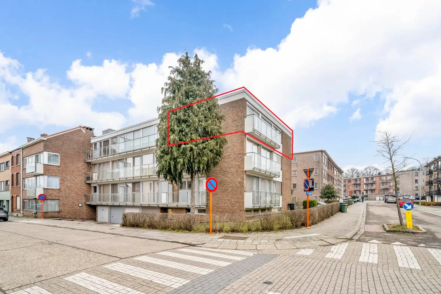 Hoofdfoto van de publicatie: Goed gelegen en lichtrijk appartement met 2 slaapkamers, 2 terrassen en een garagebox te Kessel-Lo!