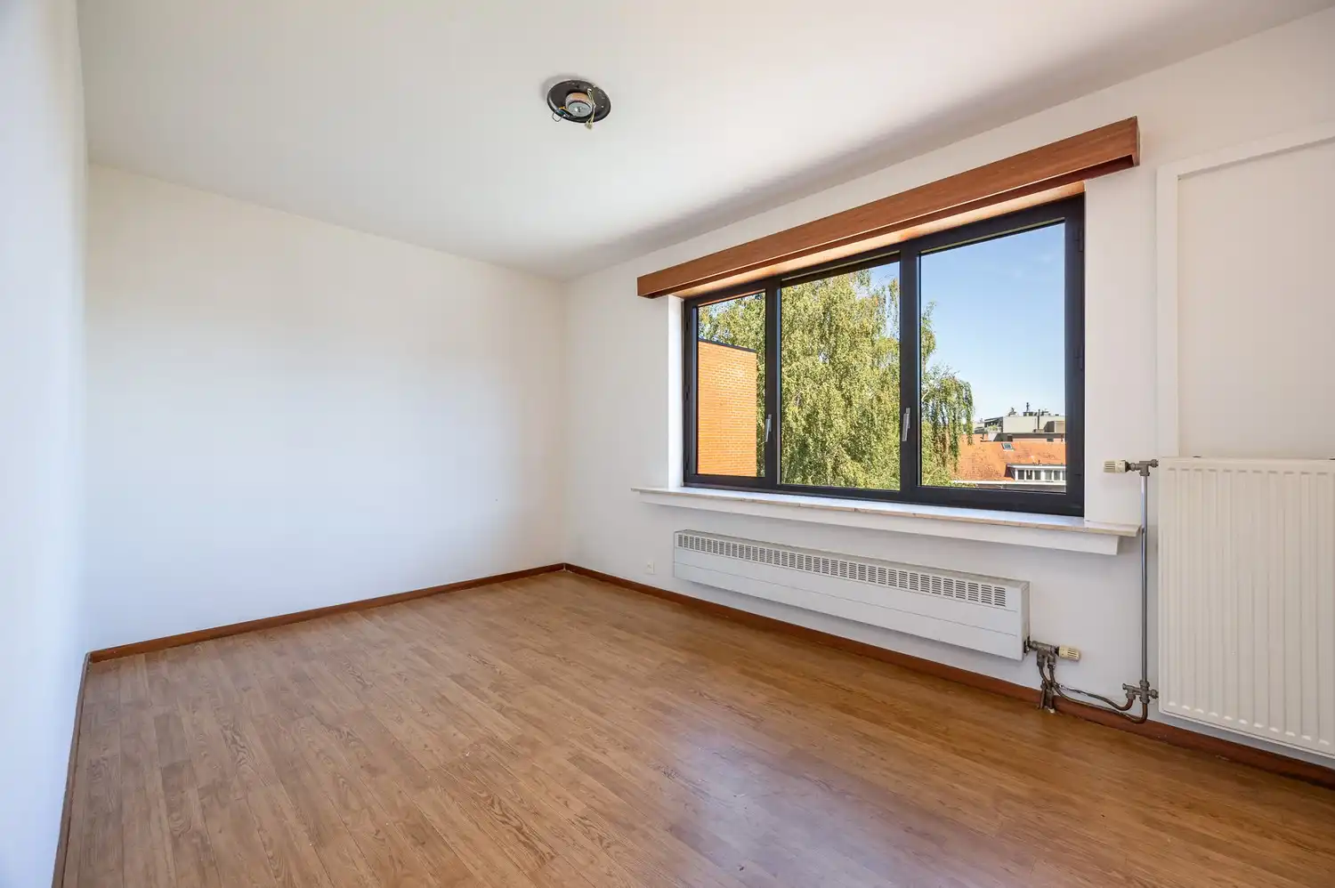 Ruim en lichtrijk appartement met 3 slaapkamers, privé garage en fietsenberging in Brasschaat - recent gerenoveerd met alle comfort. foto 11