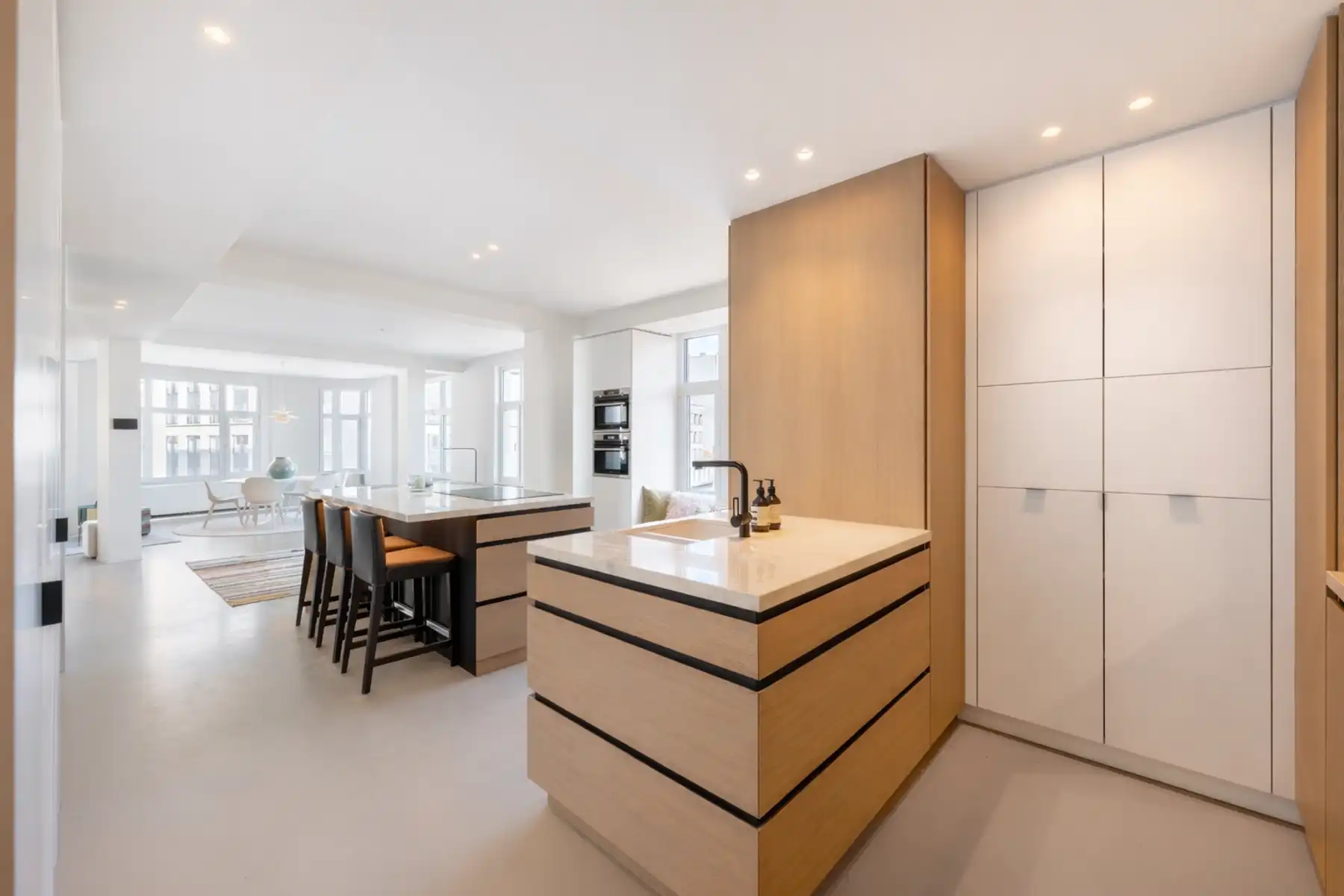 Luxueus gerenoveerd appartement in befaamde Meirbuilding foto 12