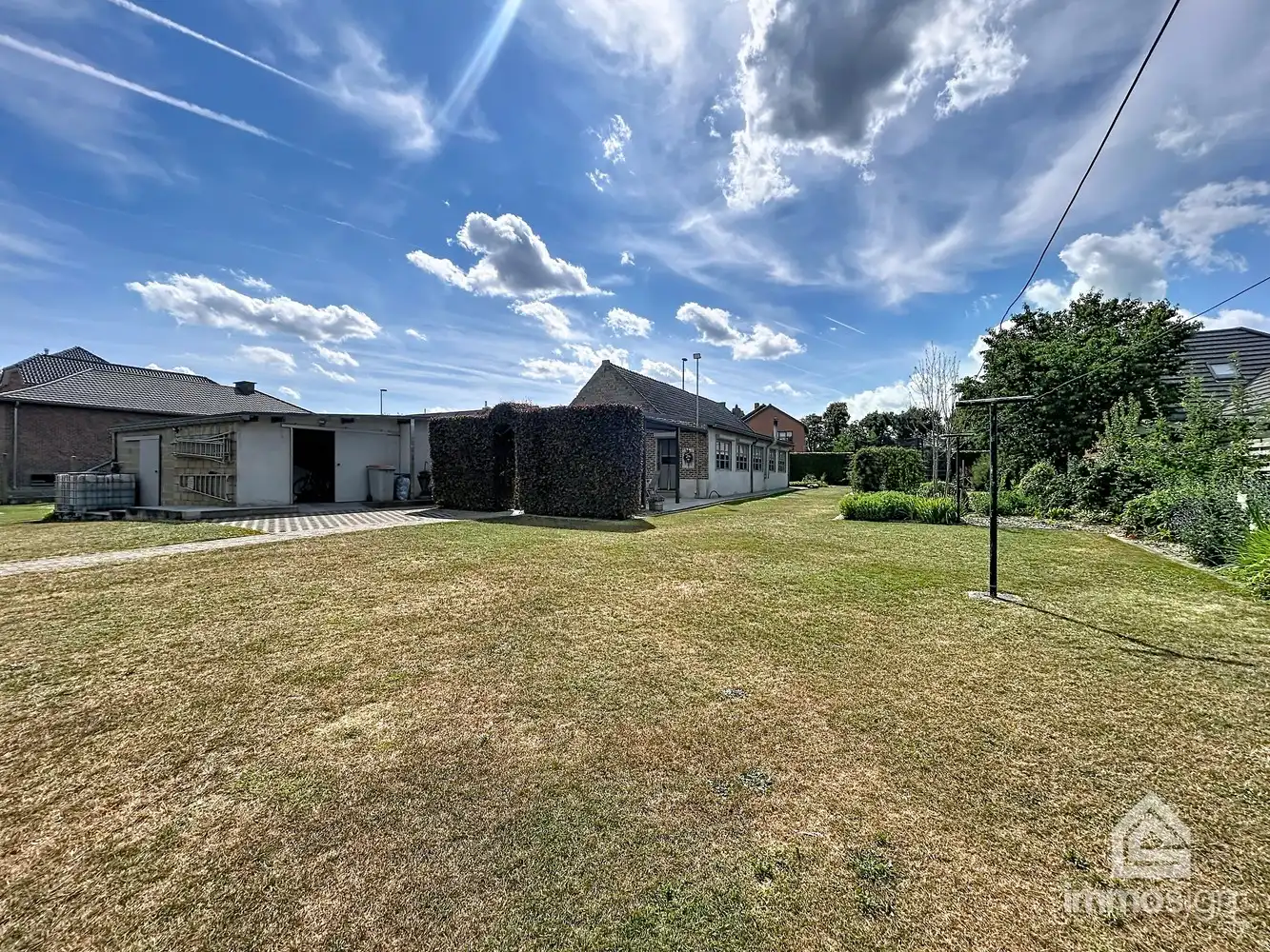 Ruime woning op bijna 2.000 m² grond met dubbele garage en werkhuis foto 42