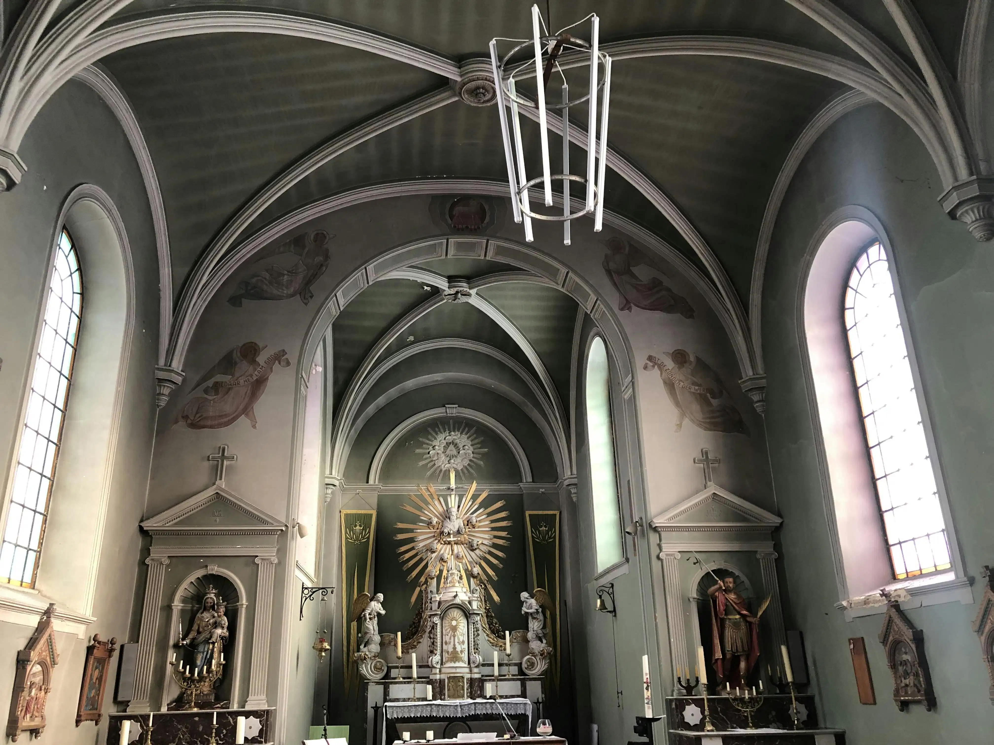 Landelijk gelegen historische kerk foto 13