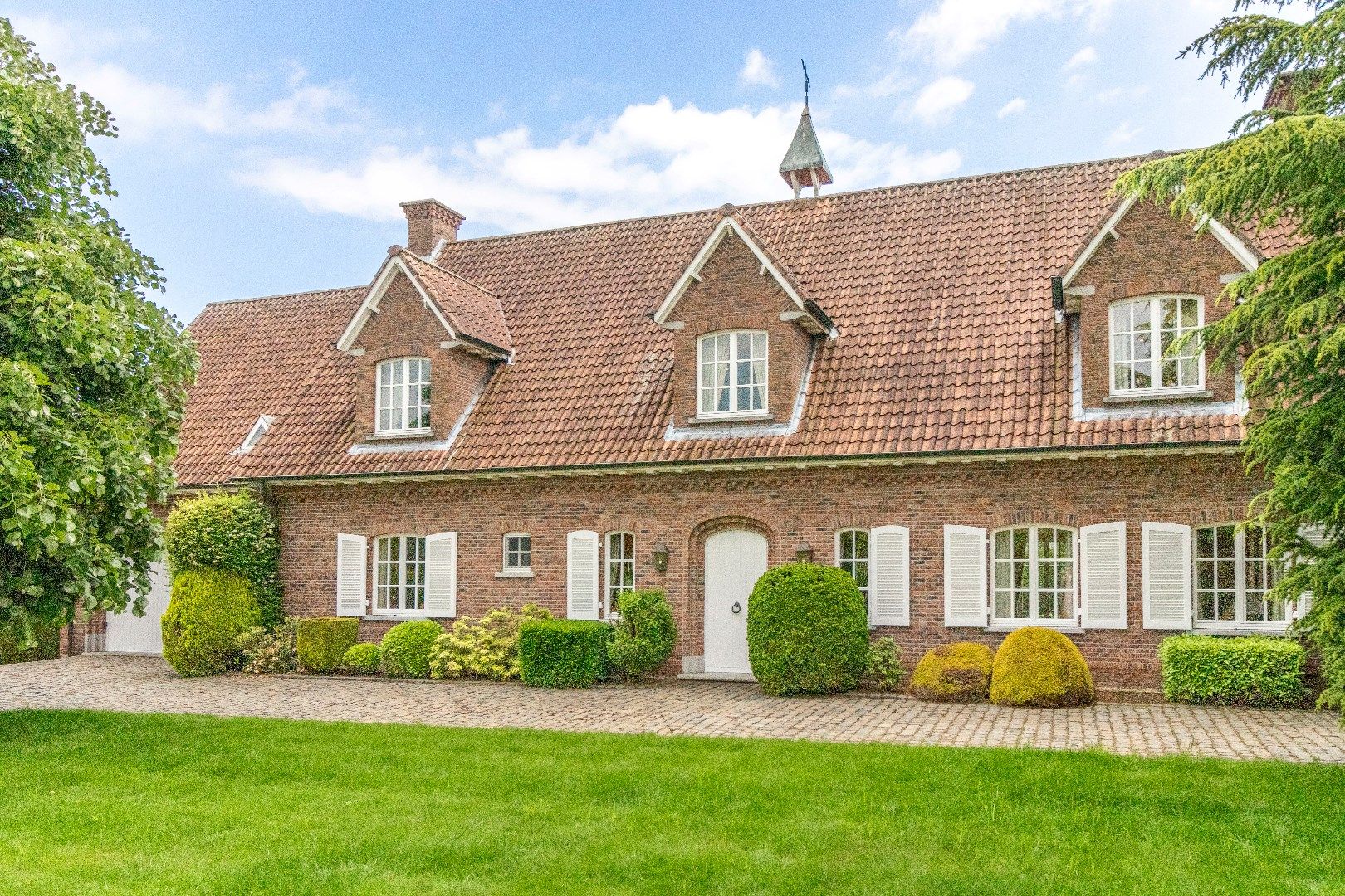 Landshuis met uiterst luxueuze afwerking! foto 3