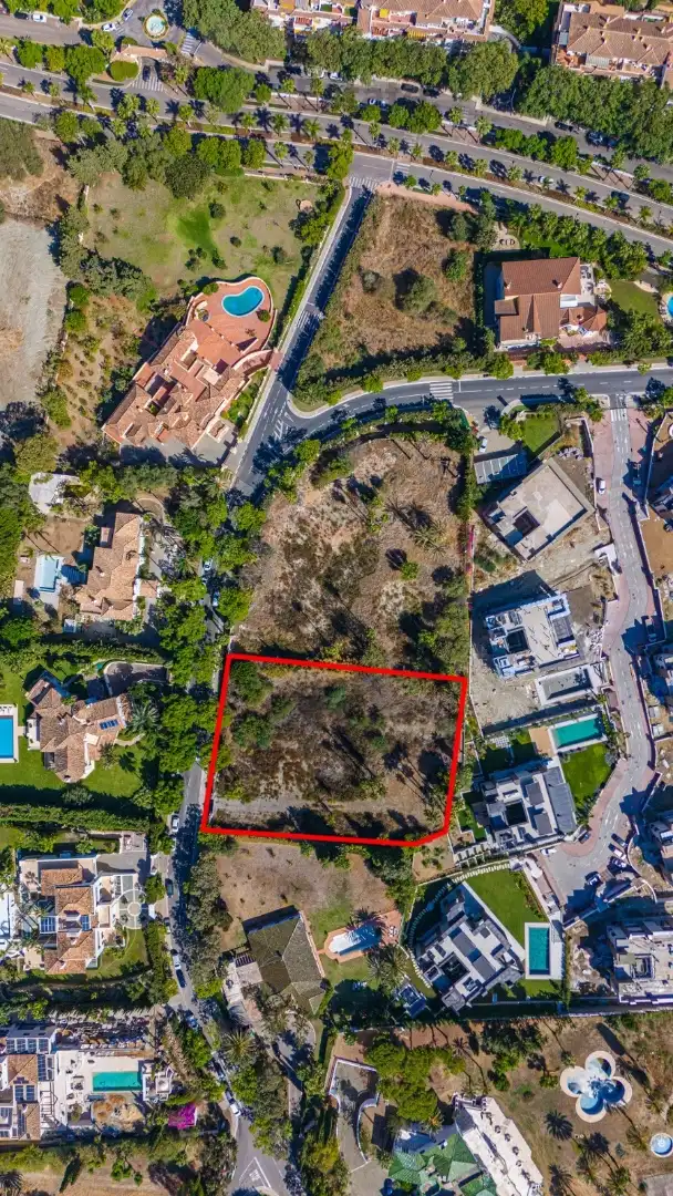 Laatste en grootste perceel beschikbaar in Atalaya de Rio Verde, Puerto Banús. foto 11