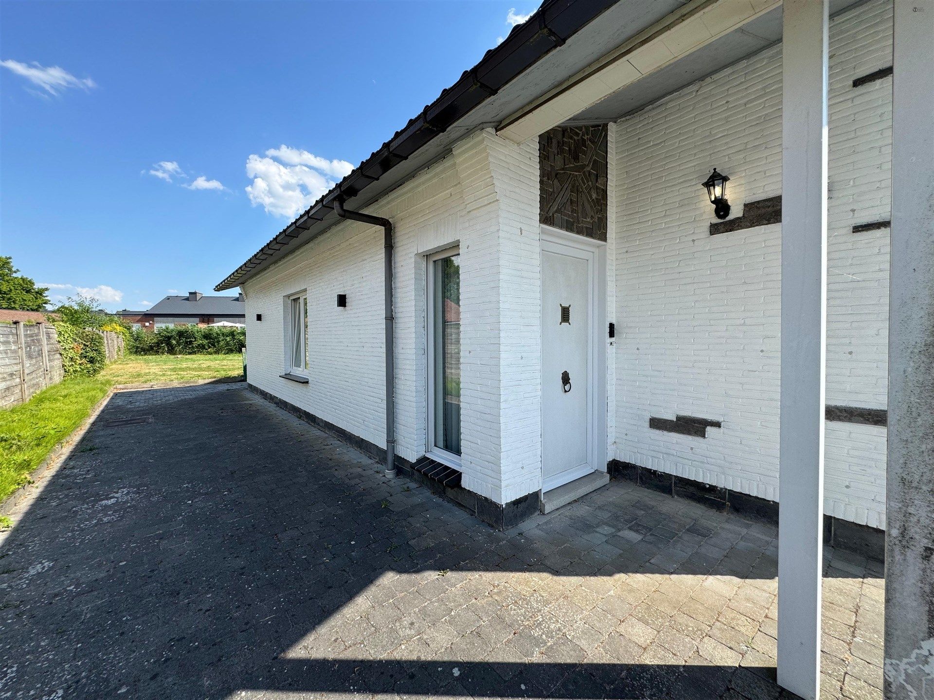 Centaal gelegen bungalow op 667m² grond foto 17