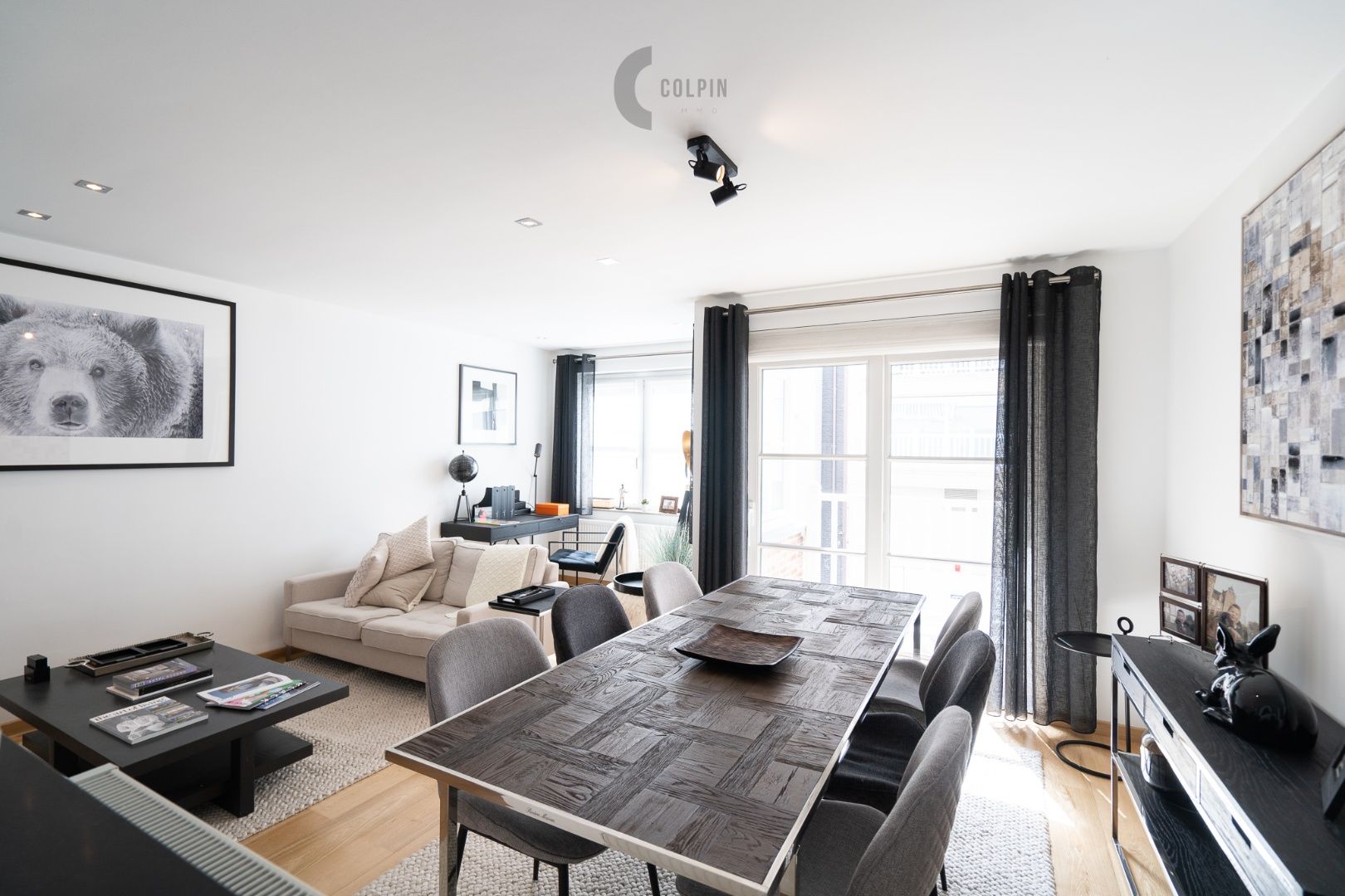 Instapklare duplex gelegen in een zijstraat van de Dumortierlaan foto {{pictureIndex}}