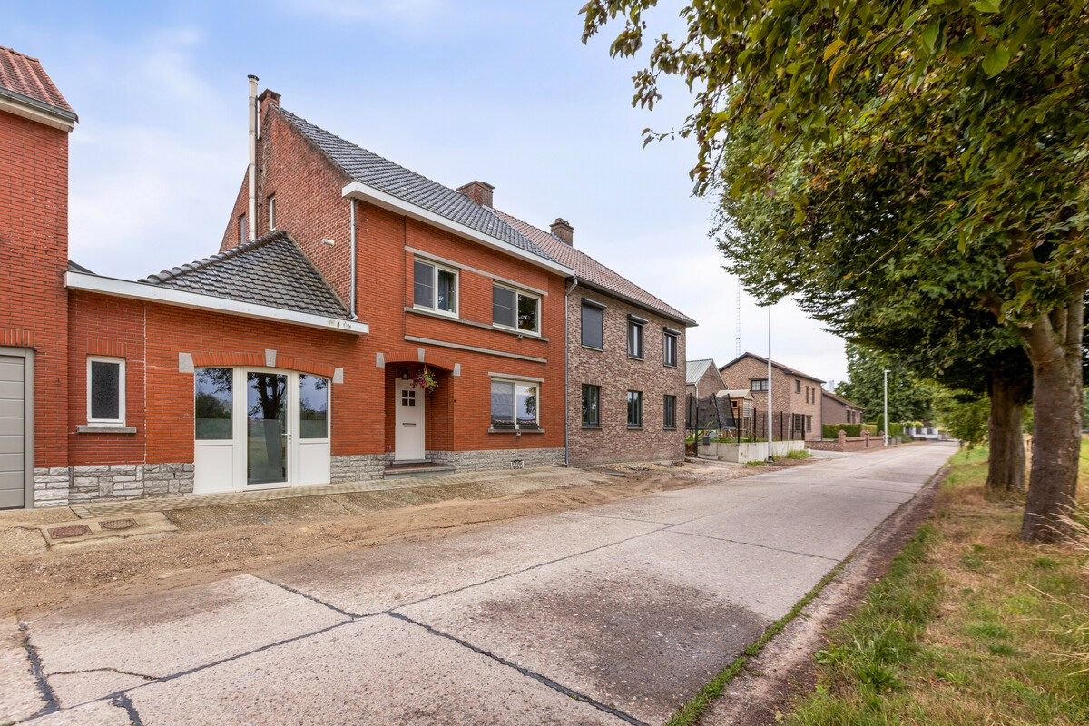 Charmante gezinswoning in het rustige Lauw foto 2