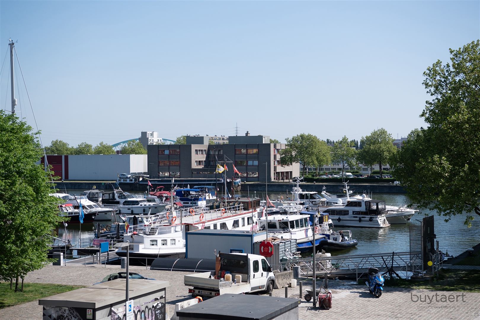 Luxe 3 slpk appartement met een gigantisch terras met zicht op het Kempisch dok. foto 40