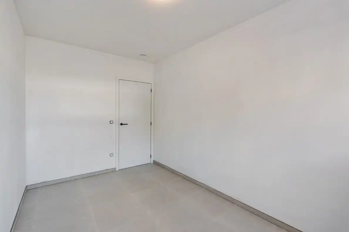 TE KOOP – Ruim nieuwbouw gelijkvloers appartement met tuin en garage in het centrum van Helchteren foto 9
