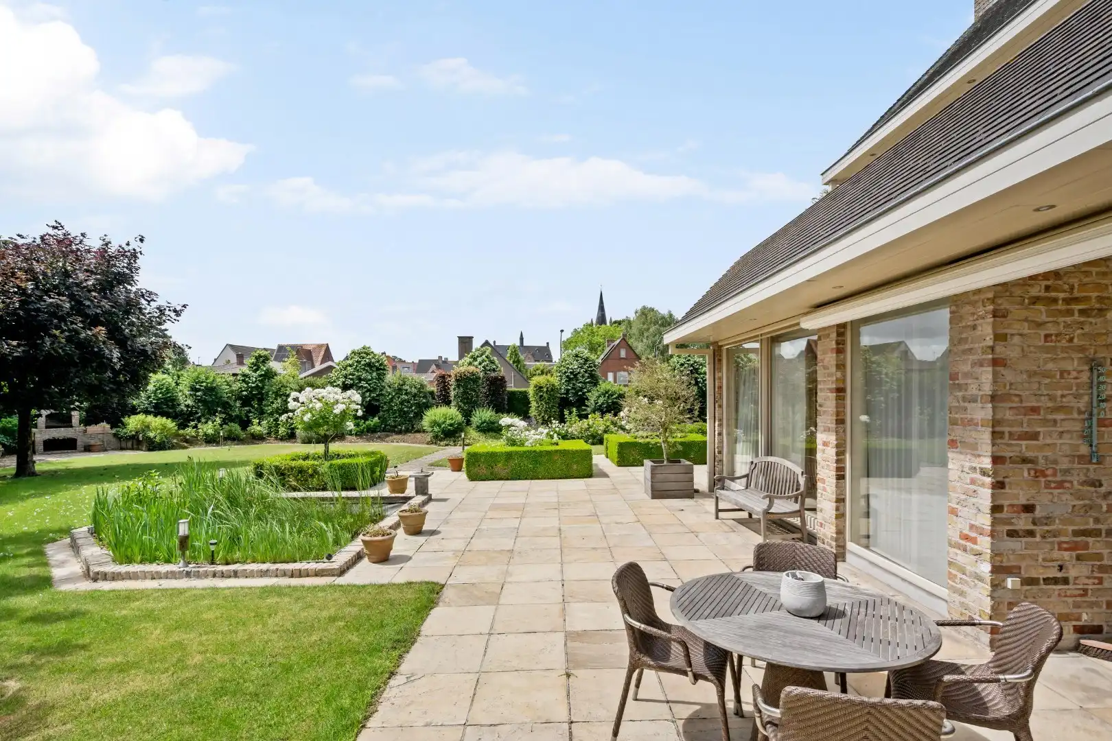Villa met 5 slaapkamers, dubbele garage, carport en verzorgde tuin in Westrozebeke foto 10