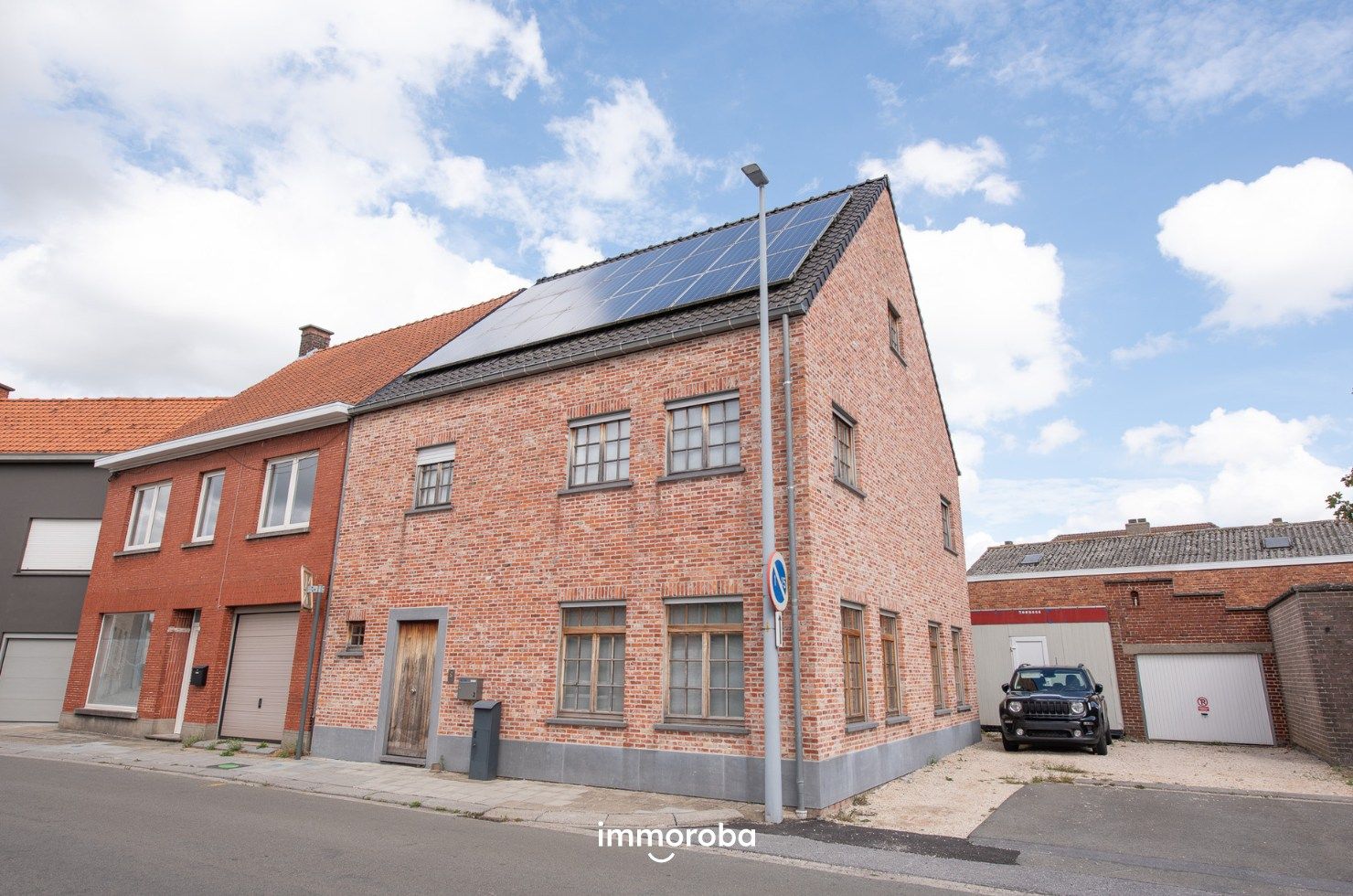 TE KOOP: Recent en zeer ruime energiezuinige nieuwbouwwoning met 4 slaapkamers te Ooigem (Wielsbeke). EPC A! foto {{pictureIndex}}