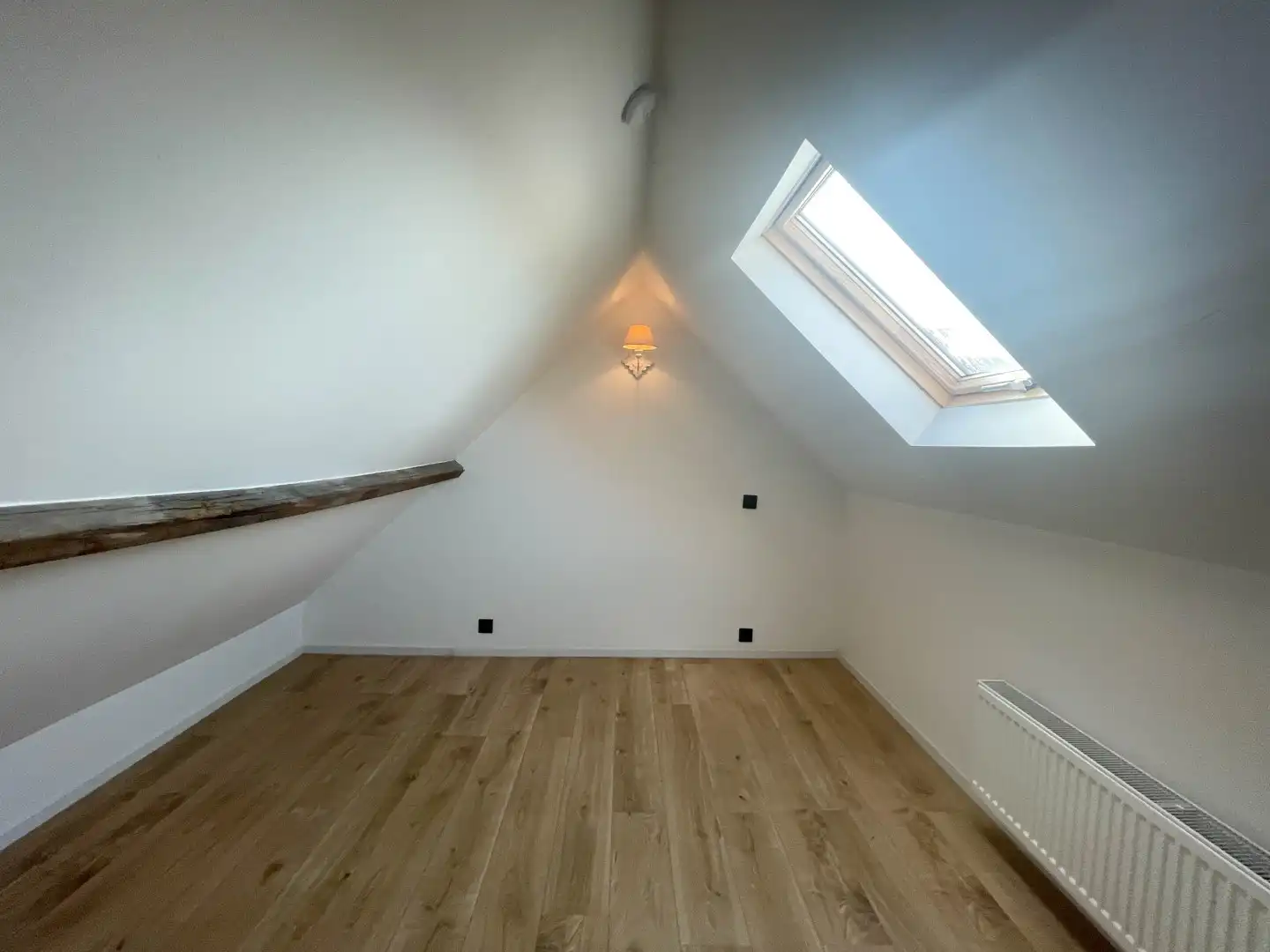 Volledig gerenoveerde instapklare starterswoning met 2 slaapkamers nabij het centrum van Roeselare! foto 14