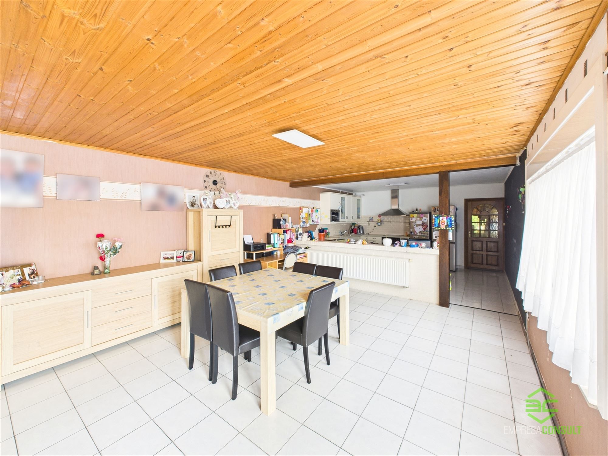 Ruime gelijkvloerse woning met 2 slpk en grote garage! foto 4