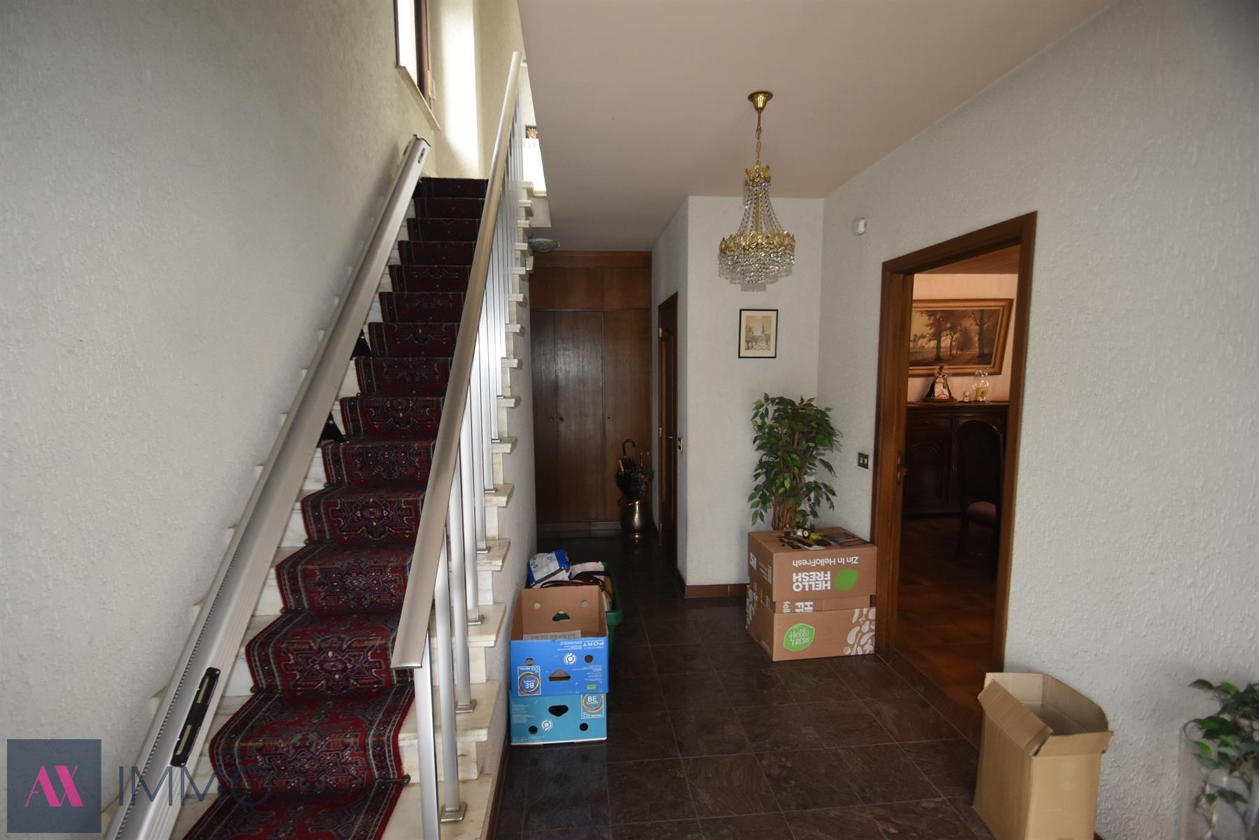Centr. en rustig gel.woning met 3 slpk., gar., tuin en oprit op 4 are 80 ca foto 12