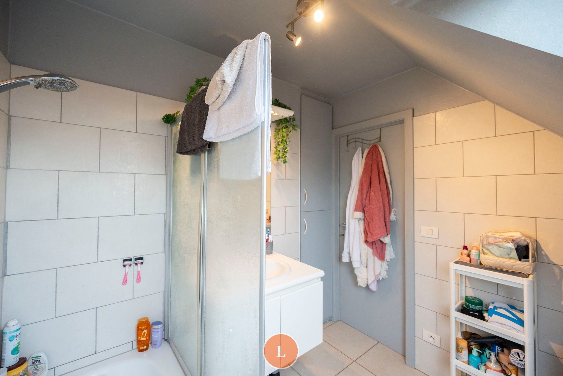 Tof recent appartement met garage in centrum Rekkem foto 4