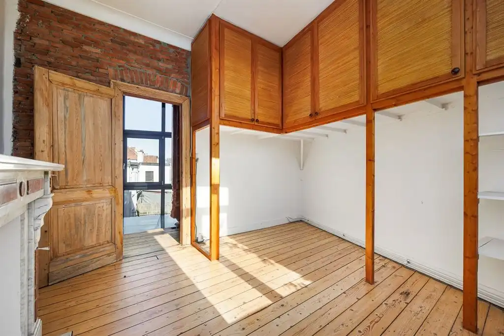 Uitzonderlijke woning met bijzonder magazijn foto 9