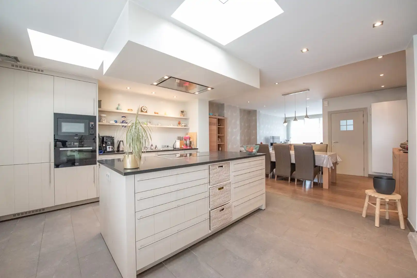 Gerenoveerde gezinswoning met 3 slaapkamers en tuin in Gentbrugge foto 4