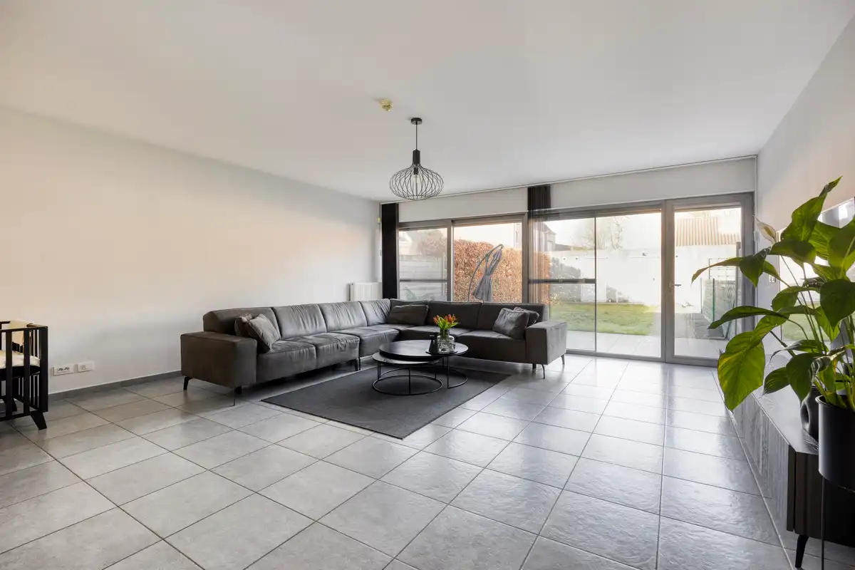 Trendy woning met dubbele garage foto 3