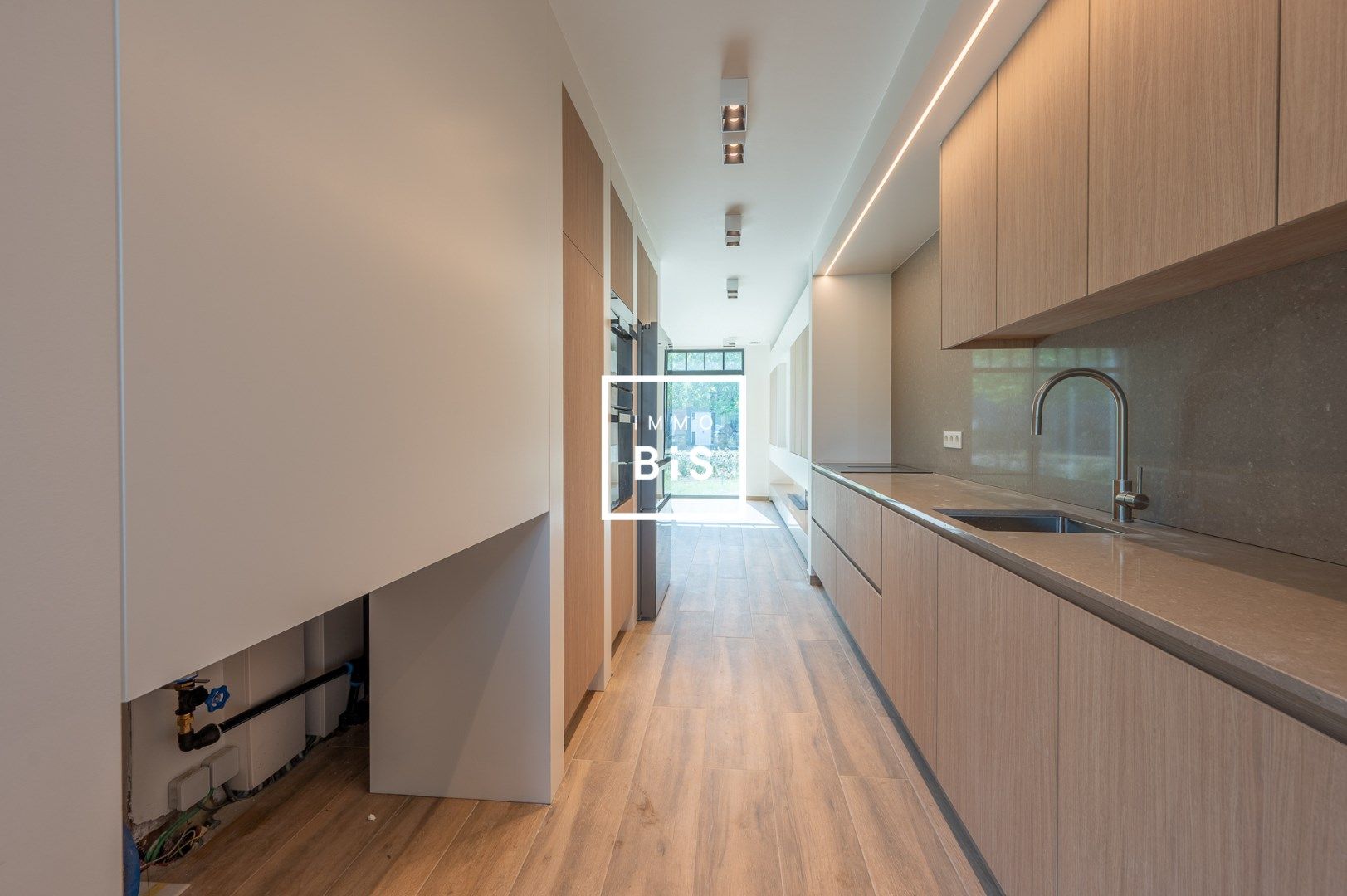 Prachtig afgewerkte hoekwoning, zeer rustig gelegen nabij het centrum foto 4