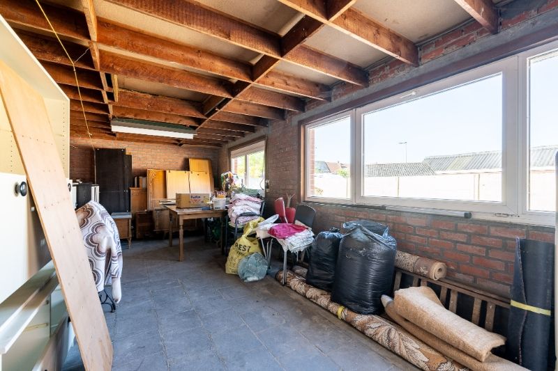 Ruime woning met 4 slpks, garage en uitweg achteraan. foto 25