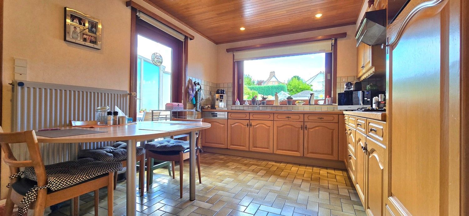 TE KOOP : goed onderhouden 3-gevelwoning, gelegen in een residentiële wijk, vlakbij het centrum van Sterrebeek. foto 6