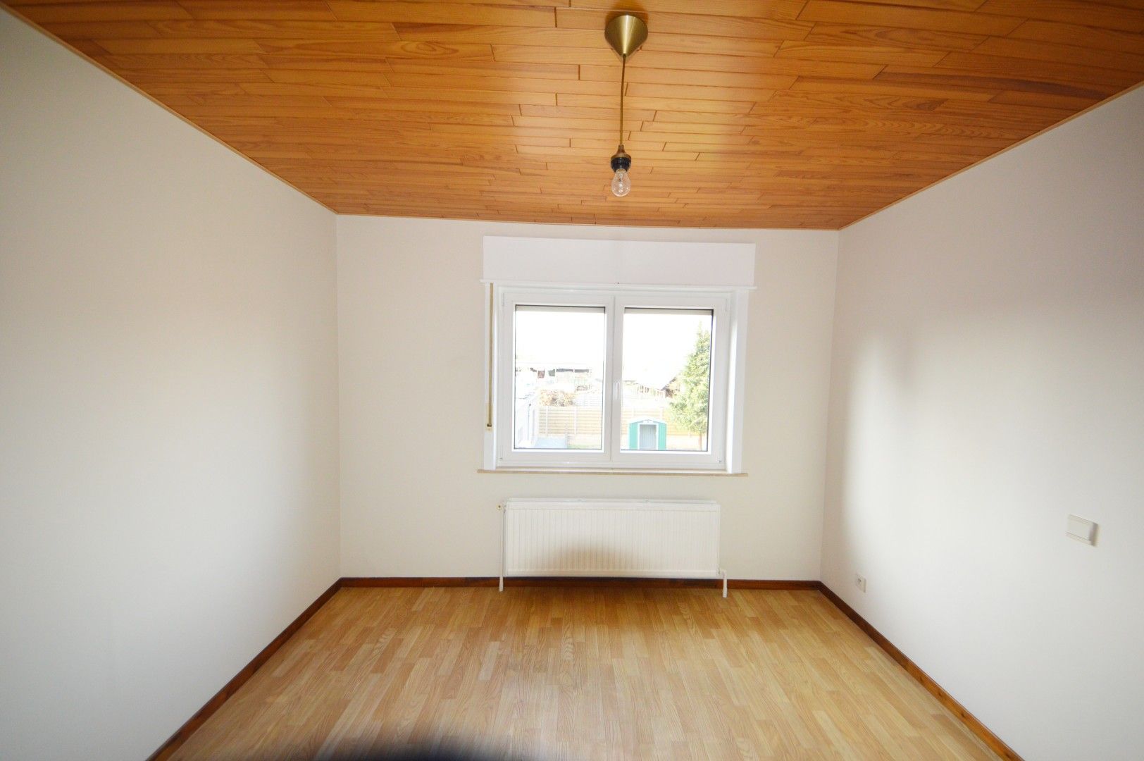 GERENOVEERDE WONING DUBBELE GARAGE EN TUIN foto 22